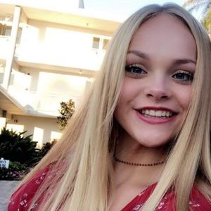 Meet your Posher, Claudia